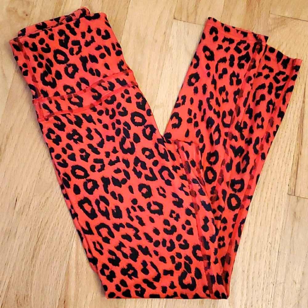 Red leopard workout panta